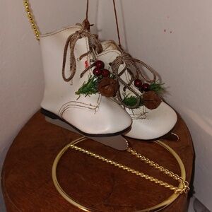 VINTAGE ICE SKATE ORNAMENT